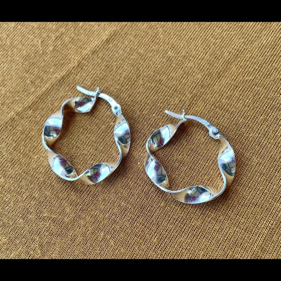 Sterling silver twisted hoop earrings - Picture 1 of 8